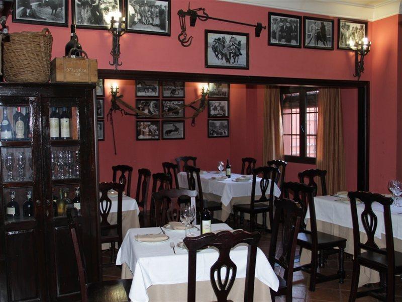 Hostal Pechi Huevar Del Aljarafe Exterior photo